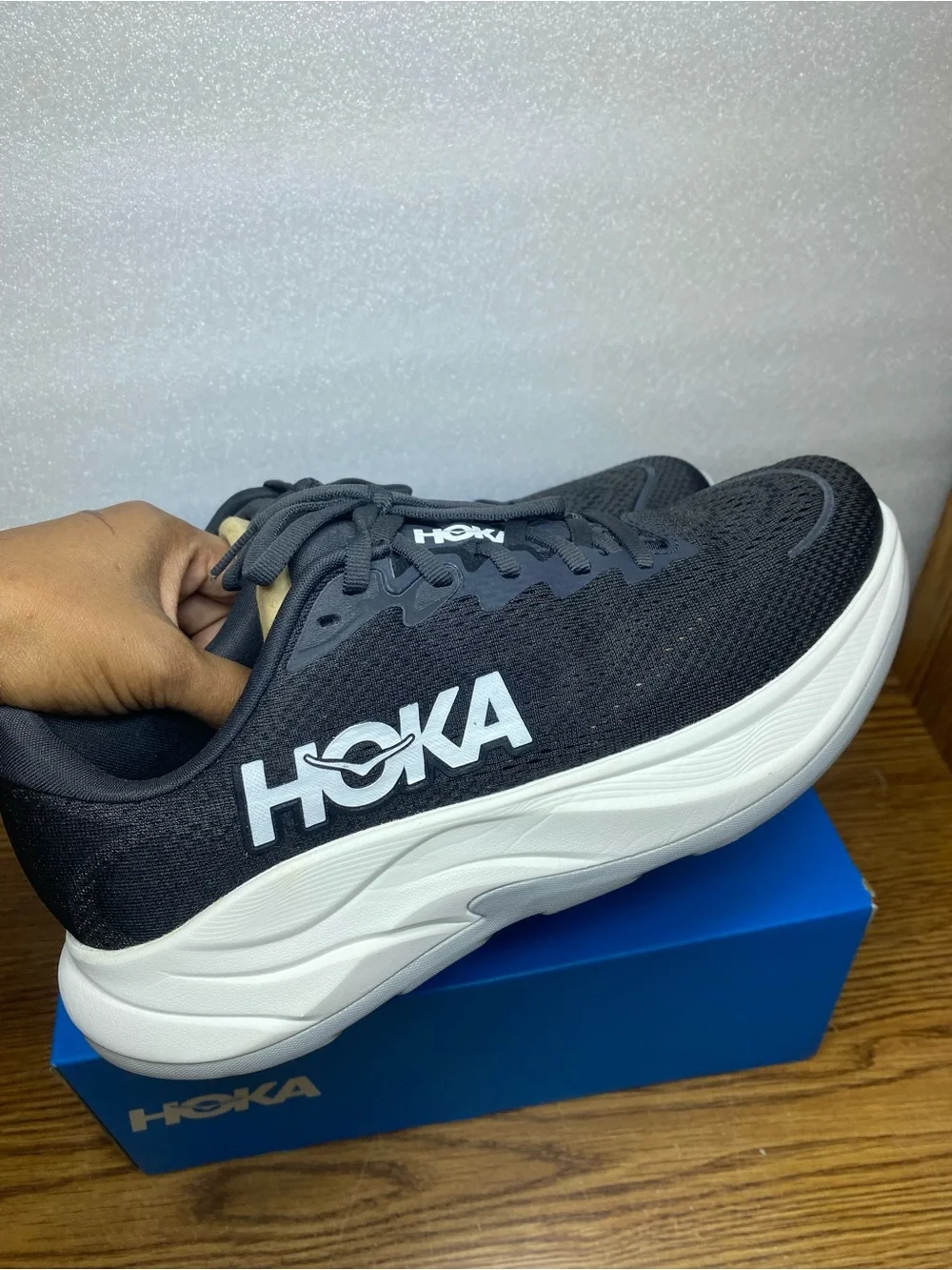 Hoka One One M Rincon 4 Running Shoes Mens Sz 8D Black White 1155130 BWHT NEW